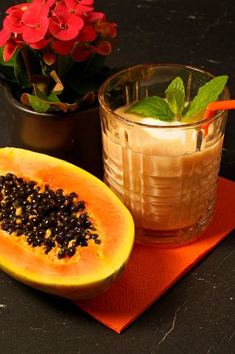 Papaja limoen smoothie met yoghurt en kaneel.