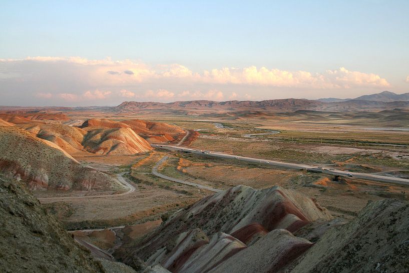Kleurrijke bergen in Tabriz, Iran von Marjolein Koster
