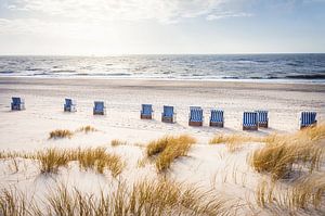 Strandstoelen op het weststrand van Kampen, Sylt van Christian Müringer