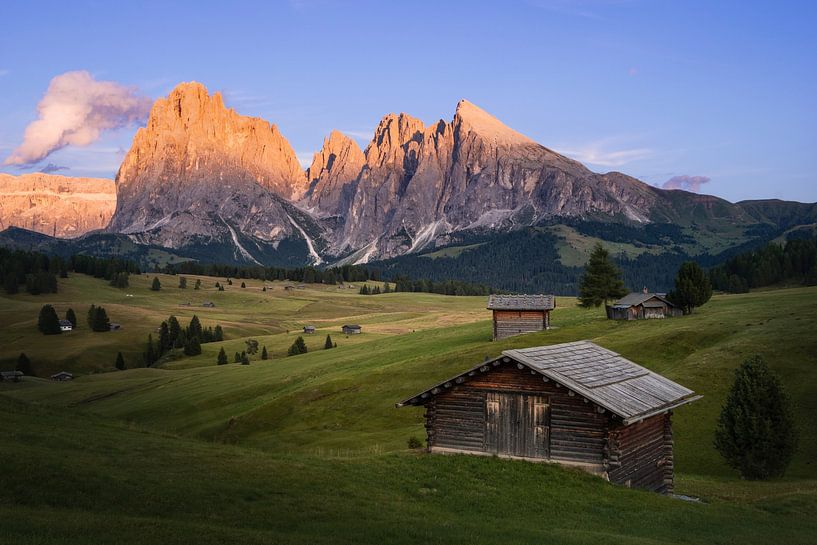 Sonnenuntergang auf der Seiser Alm, Dolomiten, Italien von Luc van der Krabben