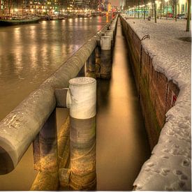 Wharf At Night With Snow von Erik Bravenboer