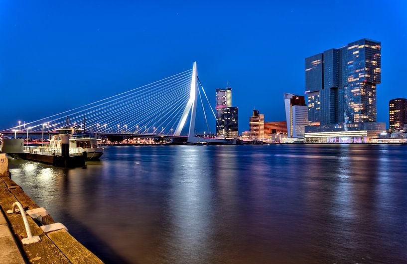 Erasmusbrug en Wilhelminapier Rotterdam van Anton Osinga