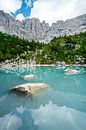 schroffe Felswand am Lago del Sorapiss mit seinem Türkisen Wasser von Leo Schindzielorz Miniaturansicht