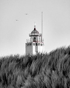 Phare de Noordwijk avec bruit cinématique en noir et blanc