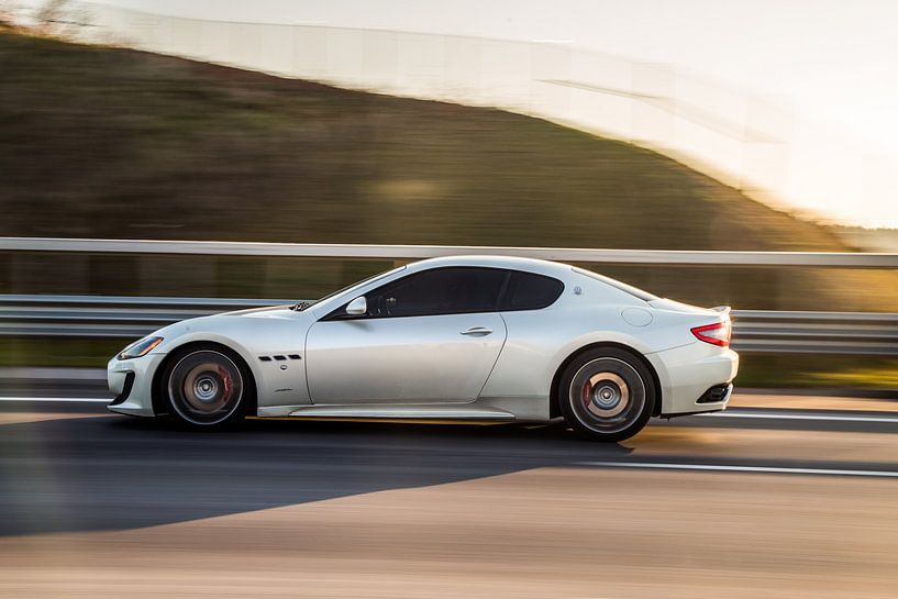 Maseratie sportscar sports coupé in grey on the motorway by Atelier Liesjes