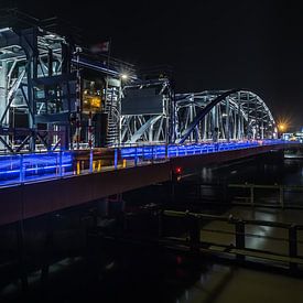 IJsselbrücke Zutphen bei Nacht von Francis de Beus