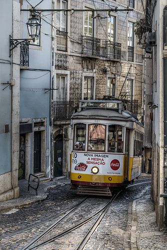 Wir nehmen die Straßenbahn in Lissabon