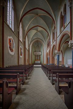 Urbex: De kapel van een verlaten klooster van Carola Schellekens