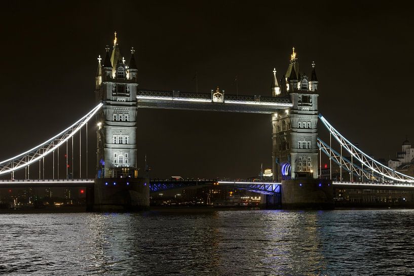 London Tower Bridge bei Nacht von Dennis Schaefer