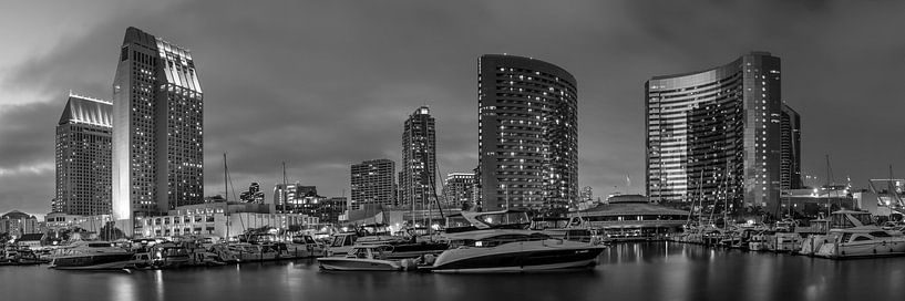 SAN DIEGO Evening Skyline | Monochrome Panorama by Melanie Viola