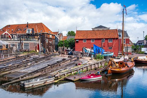 De botterwerf in de oude haven van Bunschoten-Spakenburg