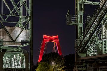 Willemsbrug gevangen in de Hef van Cor de Bruijn Photography