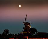 De molen en de maan/The windmill and the moon van Harrie Muis thumbnail