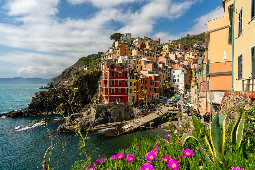 Riomaggiore on a sunny afternoon by Rene Siebring
