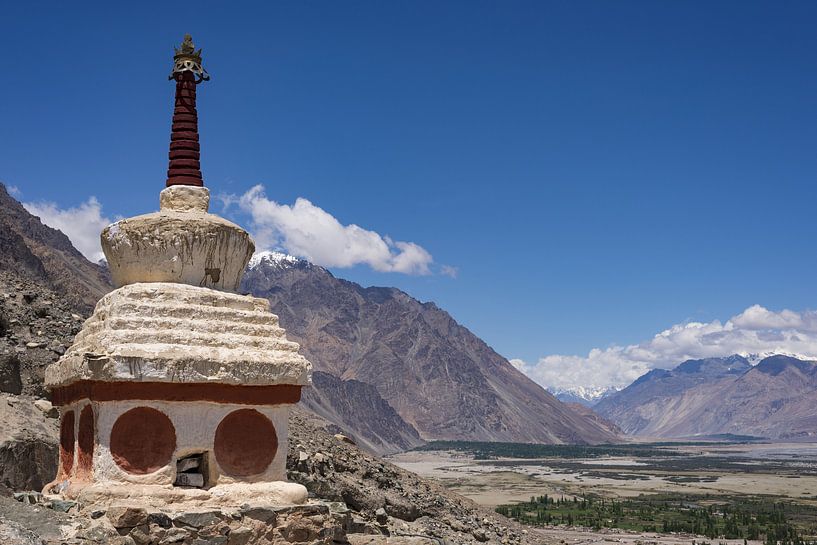 Tschörten bei Hunder, Nubra-Tal, Ladakh, Indischer Himalaya von Walter G. Allgöwer