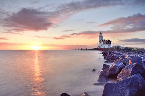 Vuurtoren Marken bij zonsopkomst