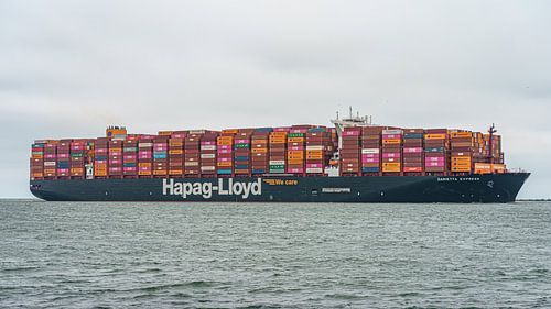 Containerschip Damietta Express van Hapag-Lloyd.
