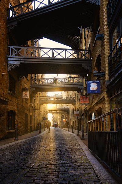 London by Hello Pompoyo