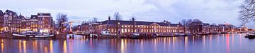 Panorama d'Amsterdam sur l'Amstel la nuit sur Eye on You