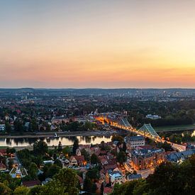 Dresde - panorama avec l'Elbe au coucher du soleil sur Frank Herrmann