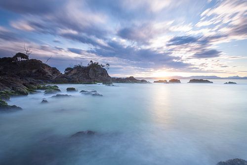 Fisherman's Lookout. Dramatische golven en kustlandschap aan de oostkust van Australië.