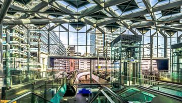 Glas, Stahl und Beton im Hauptbahnhof von Den Haag von John Duurkoop