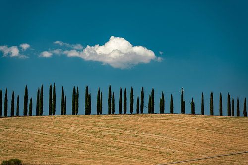 Witte wolk boven het Toscaanse platteland