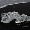 Diamond Beach - cristaux de glace sur sable de lave noir sur Paysages urbains - Rick Van der Poorten Photography