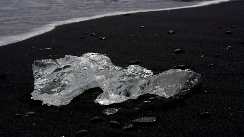 Diamond Beach - cristaux de glace sur sable de lave noir par Paysages urbains - Rick Van der Poorten Photography