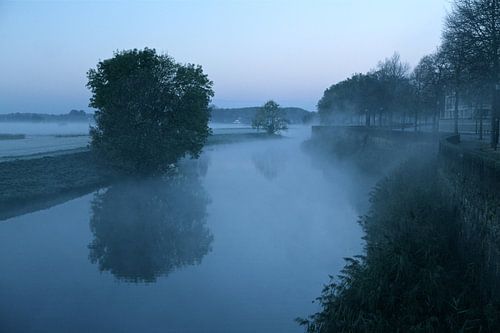 De Zuidwal van Den Bosch in ochtendgloren
