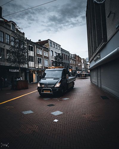 wanneer een auto door de stad een rijd