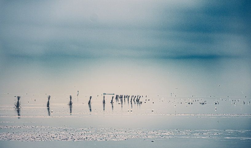 Plage de Cuxhaven sur la côte allemande de la mer du Nord.  Photo à marée basse avec la balise et le par Jakob Baranowski - Photography - Video - Photoshop