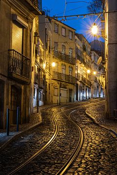 Street scene Alfama Lisbon by Sander Groenendijk