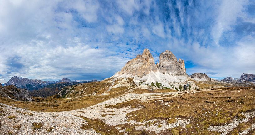 Vue sur les sommets des Drei Zinnen, paroi sud, Auronzo di Cadore, Belluno, Italie par Rene van der Meer
