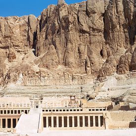 Der Tempel der Hatschepsut am Westufer des Nils gegenüber der Stadt Luxor von Herbelicht Fotografie