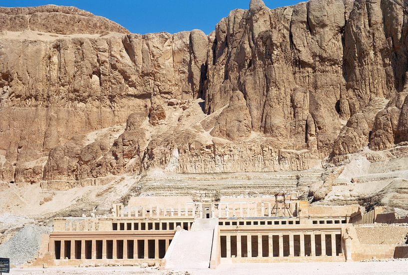 Der Tempel der Hatschepsut am Westufer des Nils gegenüber der Stadt Luxor von Herbelicht Fotografie