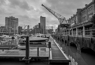 Rotterdam Entrepothaven 010 zwart wit haven kop van zuid van Marco van de Meeberg