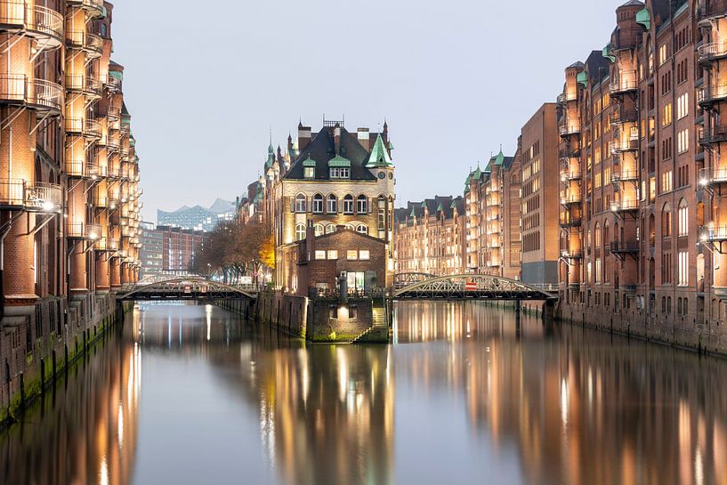 Hamburg moated castle by Stephan Schulz