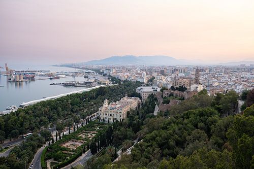 Majestueus Málaga: Panorama bij zonsondergang vanaf Mirador Gibralfaro