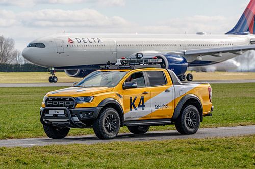 Bird controller van luchthaven Schiphol.
