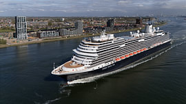 De Holland America Line in Rotterdam van Hans Kool