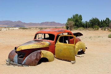 Classic car in desert by Inge Hogenbijl