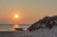 zonsondergang aan het strand van Frans Bruijn thumbnail