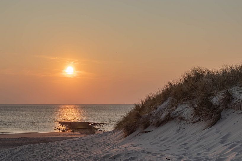 zonsondergang aan het strand van Frans Bruijn