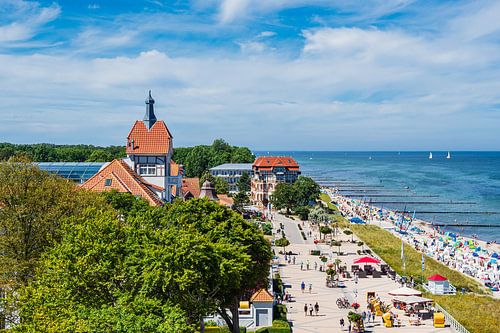 Uitzicht op de stad Kühlungsborn met strand en Oostzee