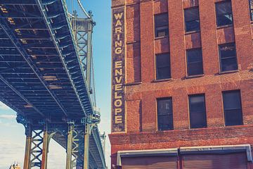 Die Brücken von Dumbo: Ein ikonisches Verbindungsspiel zwischen Brooklyn und Manhattan New York 09 von FotoDennis.com | Werk op de Muur