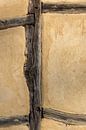 Lemen muur met houten balken van Robert Wiggers thumbnail
