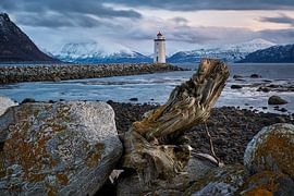 Høgstein lighthouse and the log, Godøy, Norway by qtx