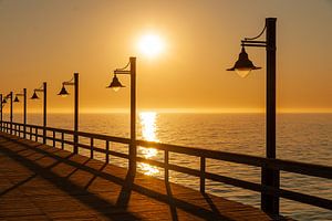 Sonnenuntergang Swakopmund, Namibia von Gijs de Kruijf