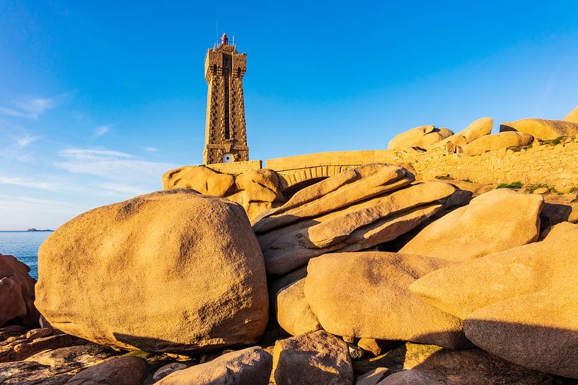 Atlantikküste in der Bretagne bei Ploumanach, Frankreich van Rico Ködder